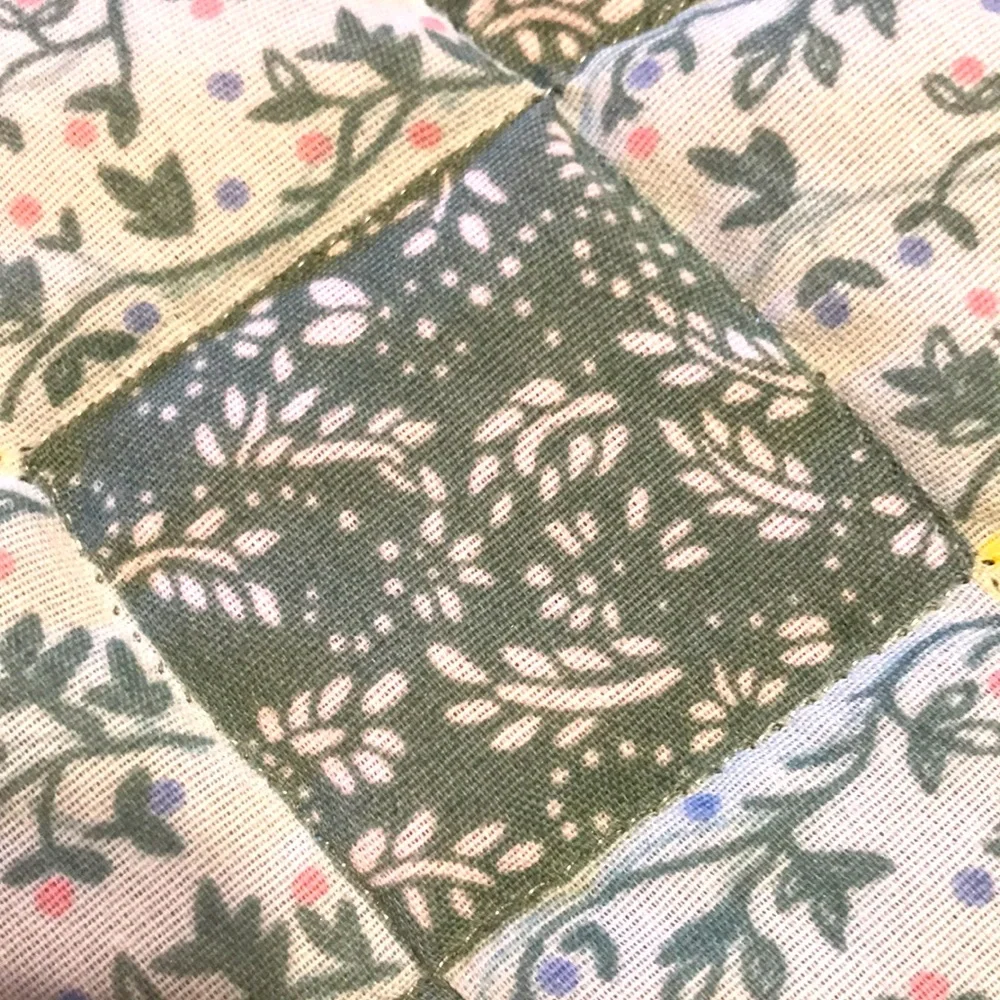 Handcrafted Round Table Cloth - Picture 8 of 9